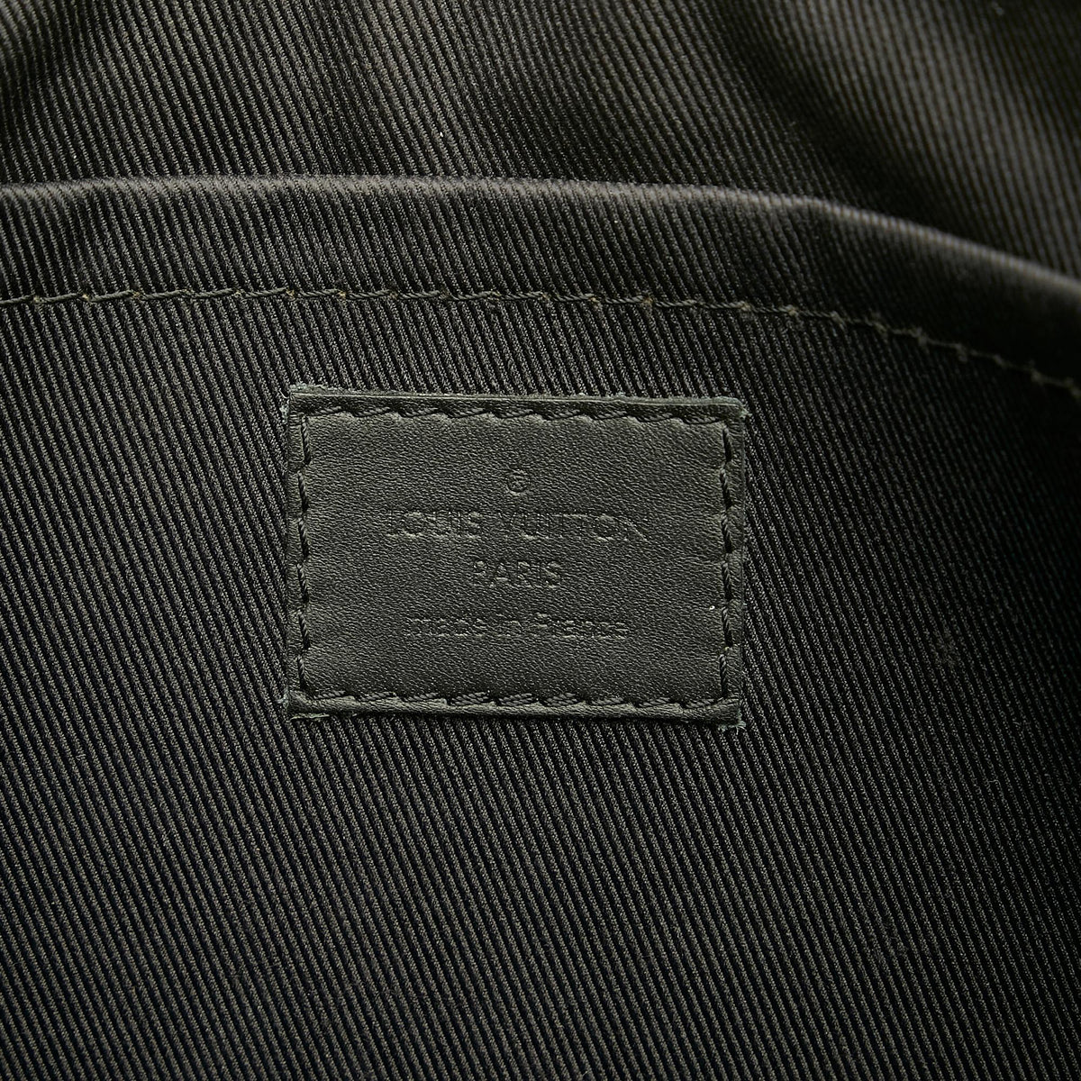 Louis Vuitton Damier Infini Discovery Pochette (SHG-28102)
