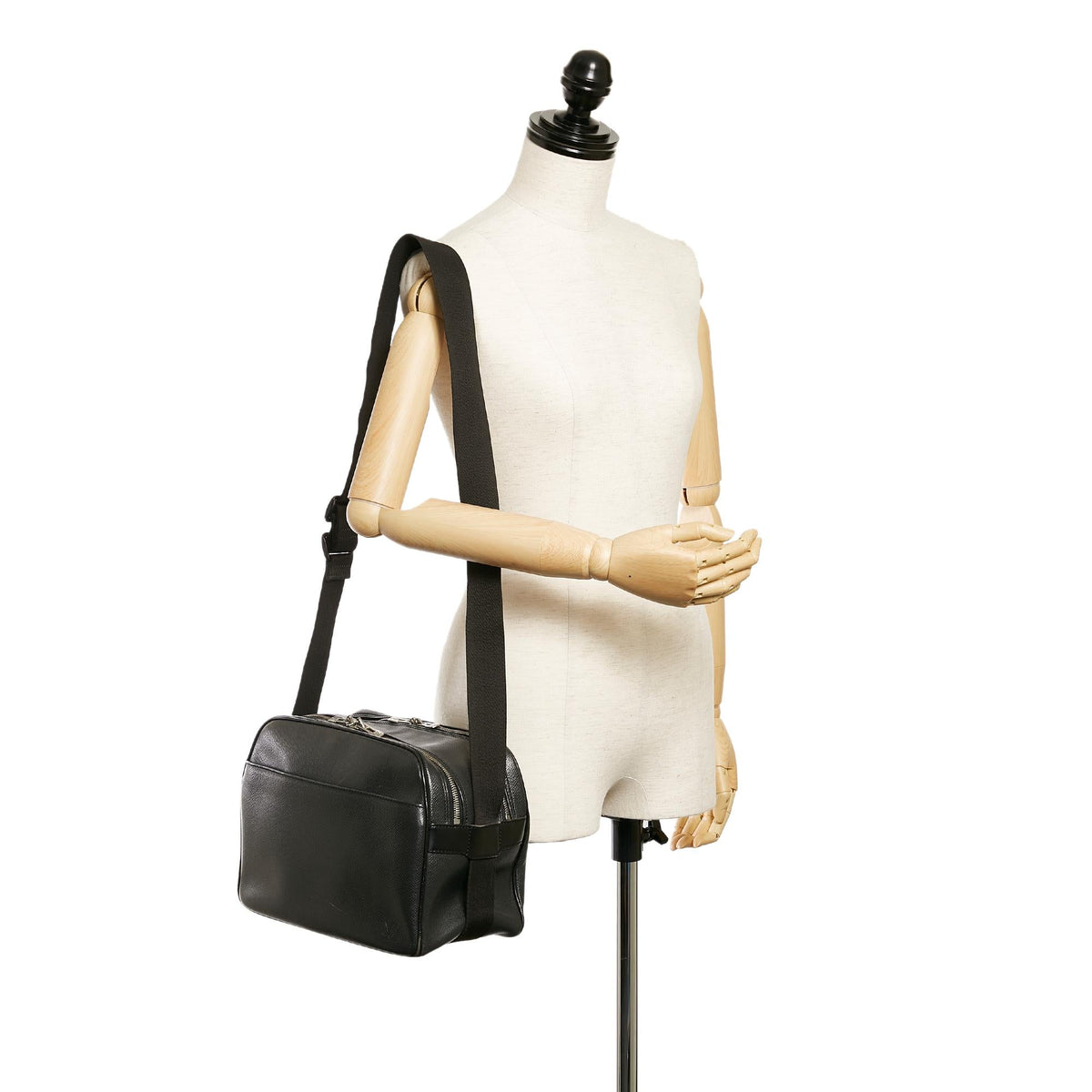 Louis Vuitton Taiga Reporter PM (SHG-27532)