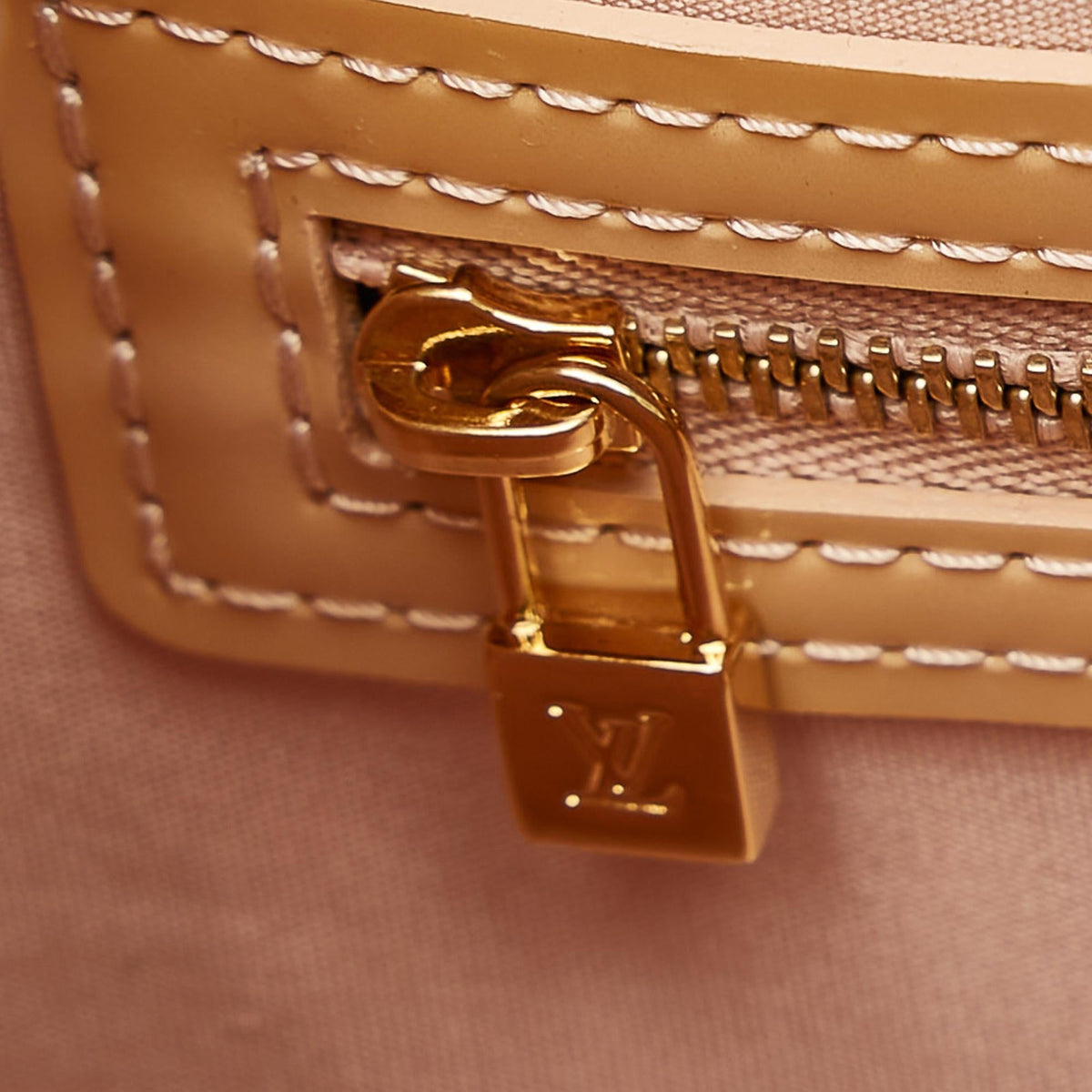 Louis Vuitton Vernis Wilshire PM (SHG-27789)