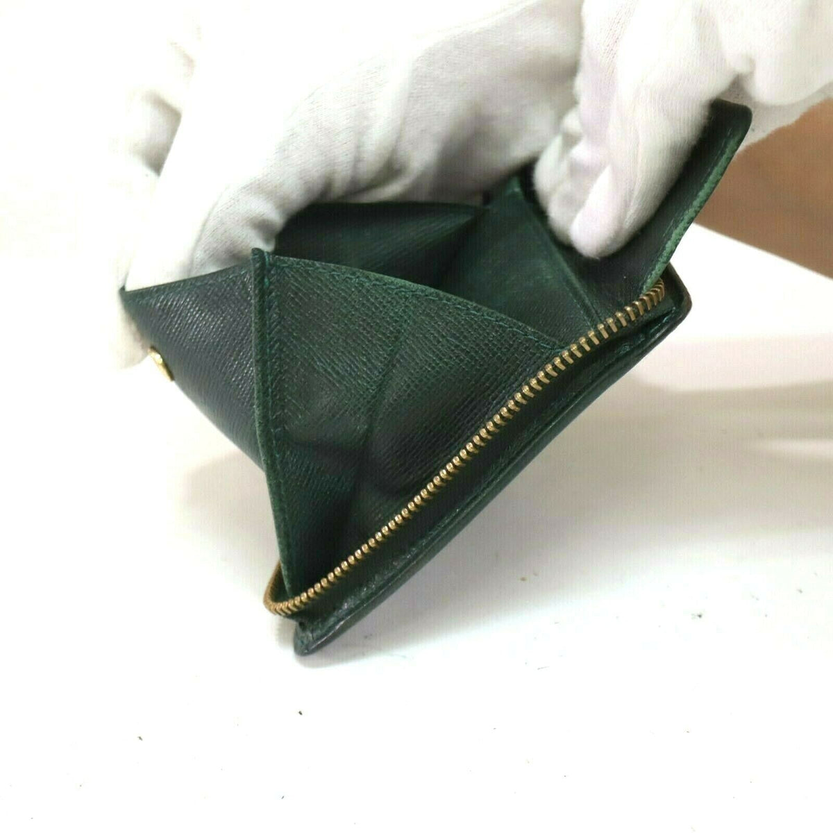 Louis Vuitton Taiga Bifold Zip